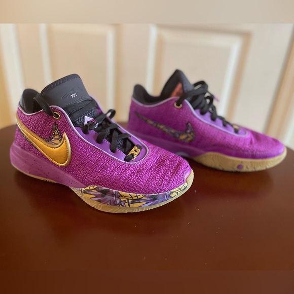 **LIKE NEW** Youth 6Y Lebron XX “Young Heirs” shoes - Picture 13 of 13